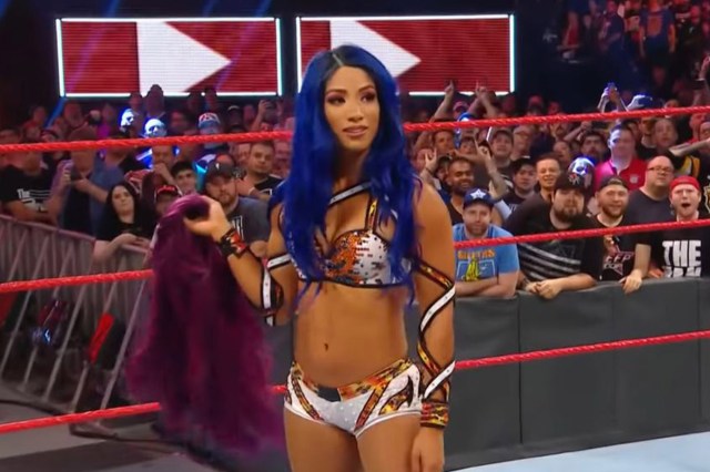 sasha-banks-wig-reveal